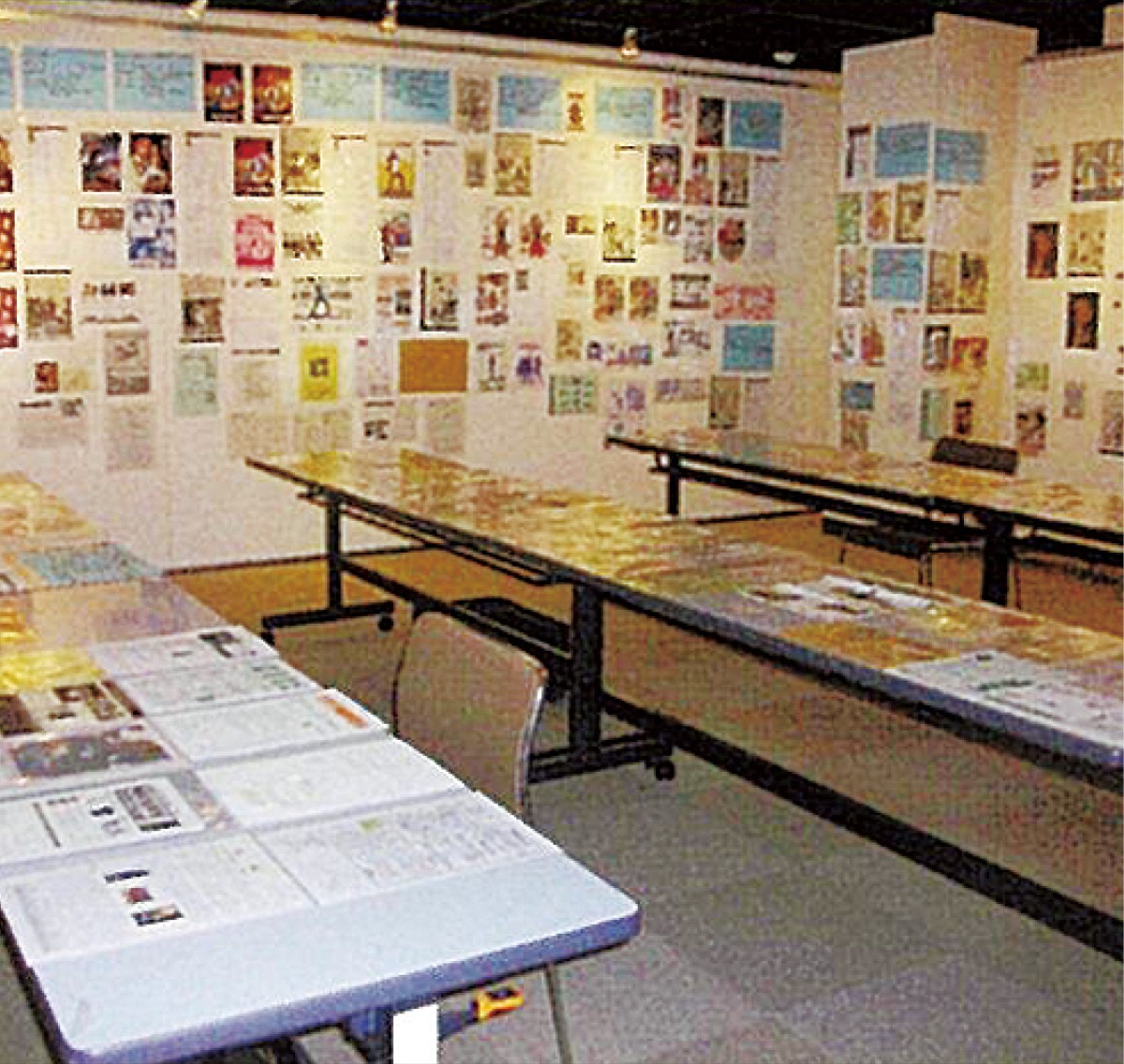 写真展示や作品販売も (写真1)