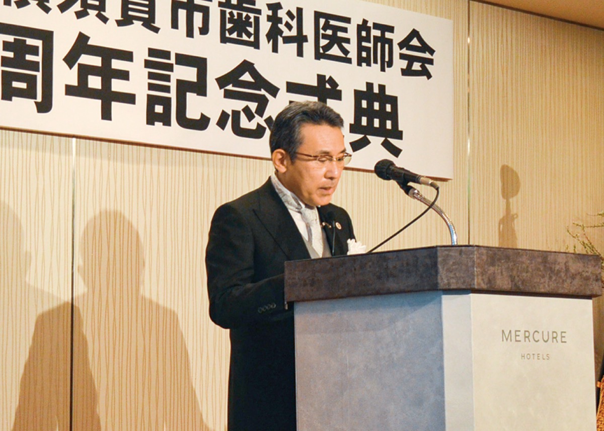 式辞を述べる松本会長