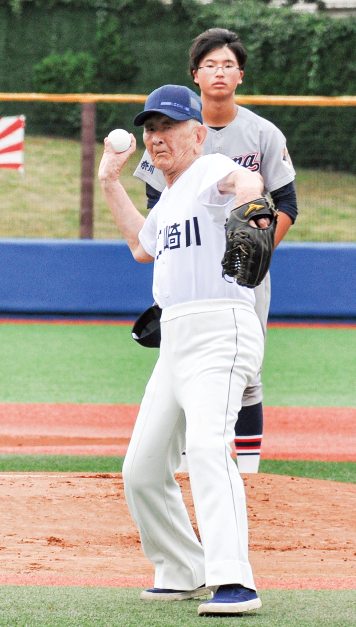 灼熱の太陽が降り注ぐグラウンドで渾身の投球を見せた