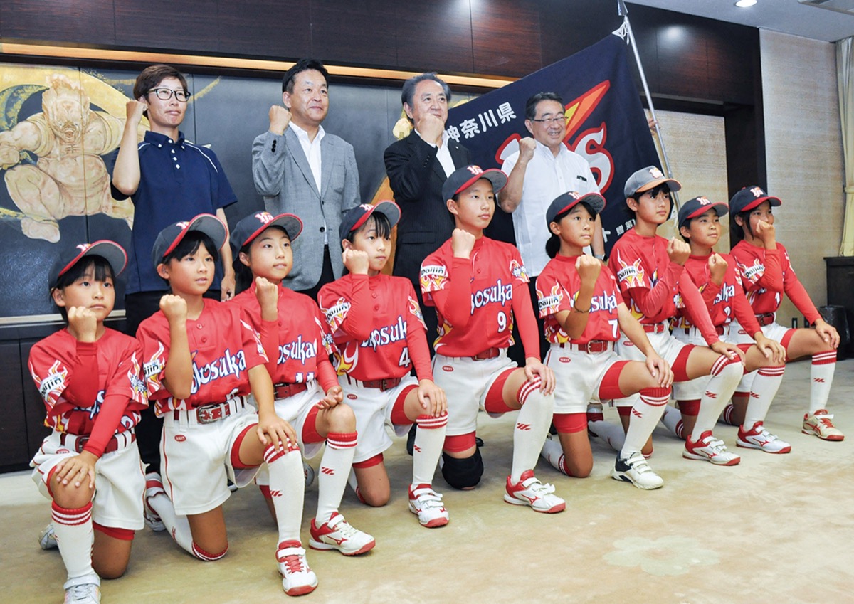 チームメンバーが上地市長を表敬訪問した