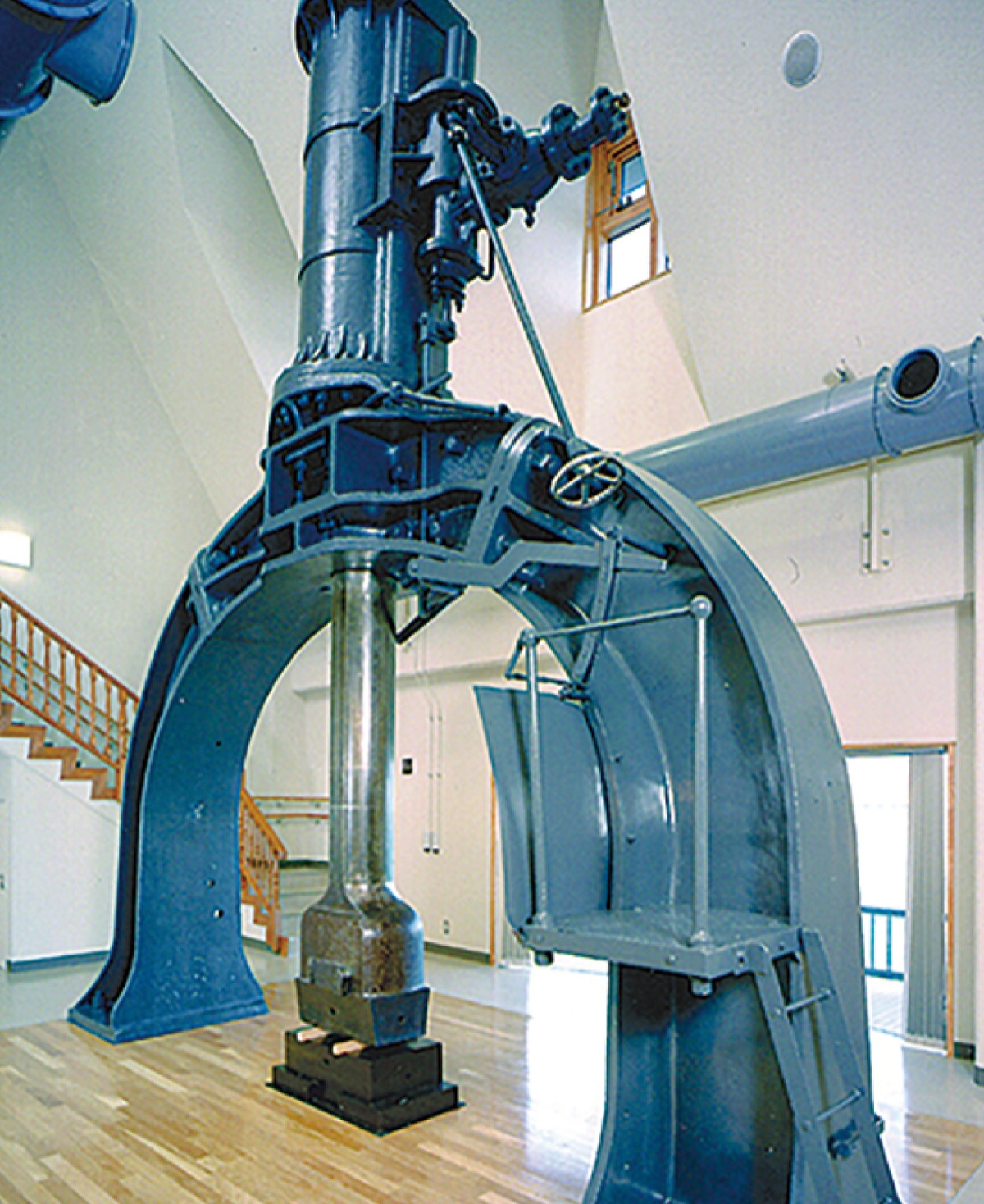 ３トン門形のスチームハンマー　　　　（ヴェルニー記念館に展示）