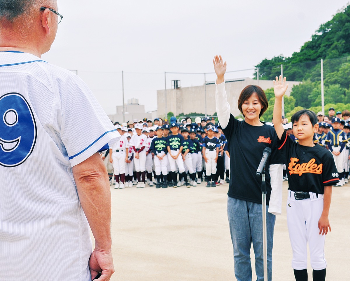 ママも参戦、全力プレー