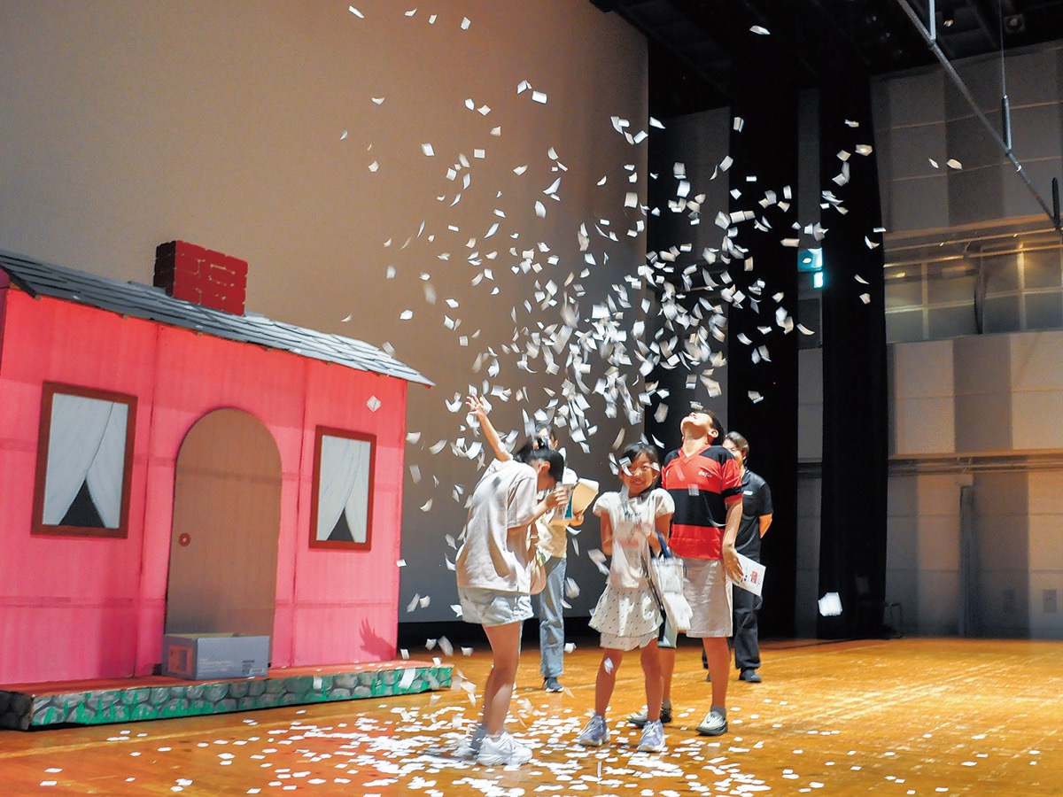 舞台の裏側に興味津々