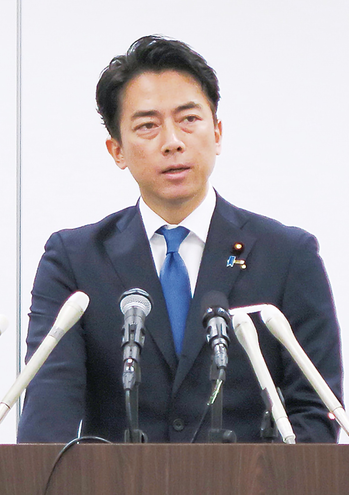 小泉氏｢党再生｣強い決意