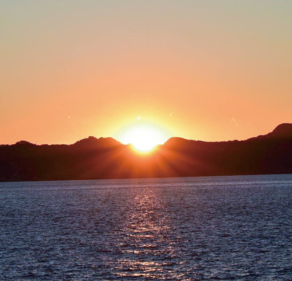 船上から拝む｢ご来光｣