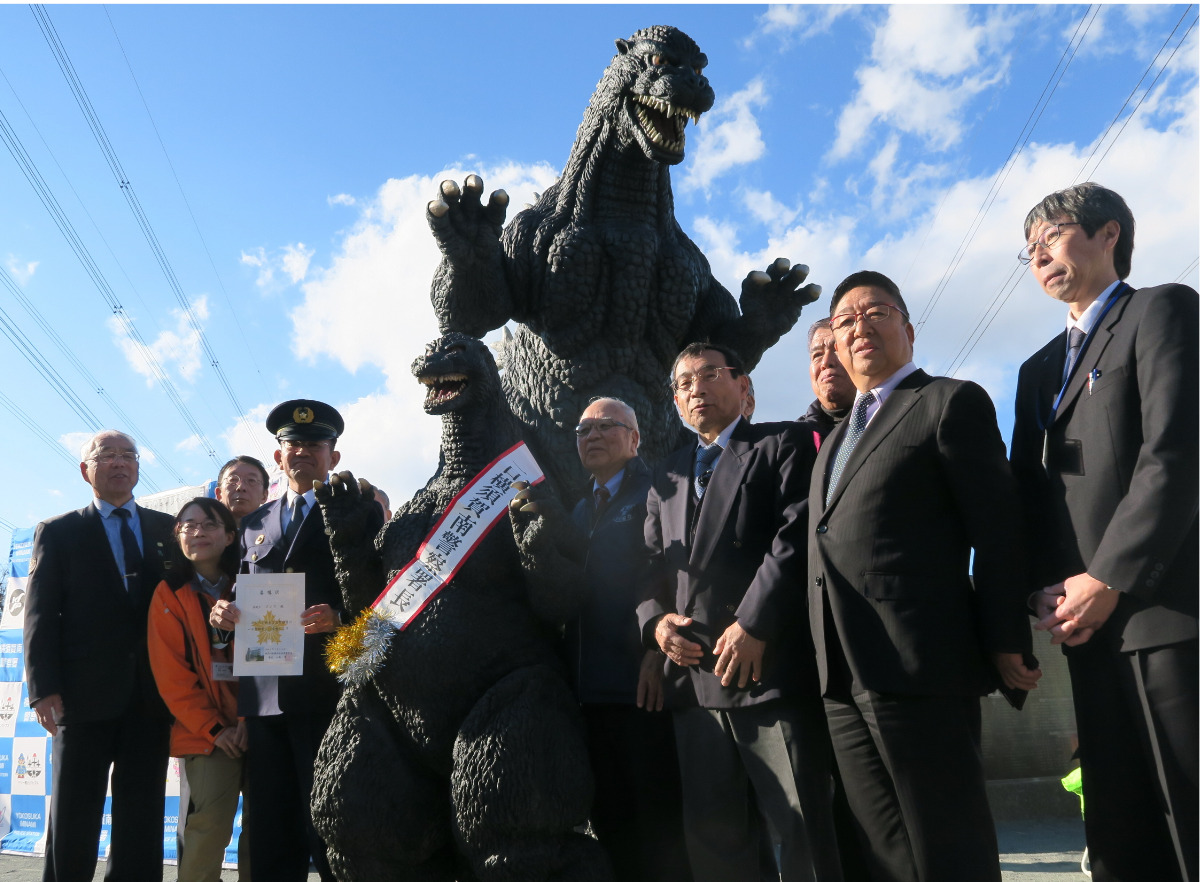 ゴジラもポニーも出動