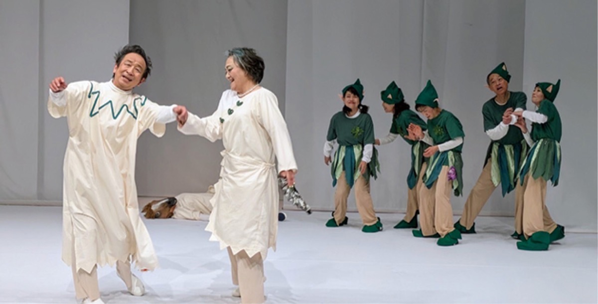 熱演する劇団員(第9回公演『夏の夜の夢』より)