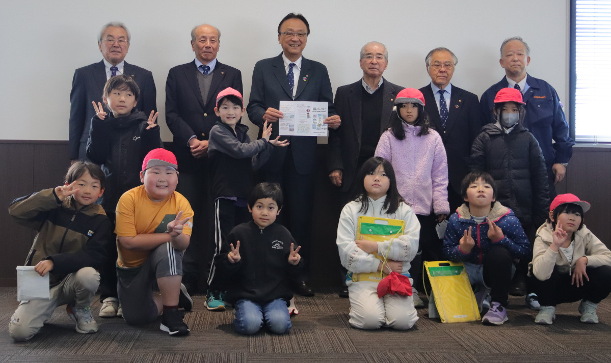 商工会議所へと手渡した