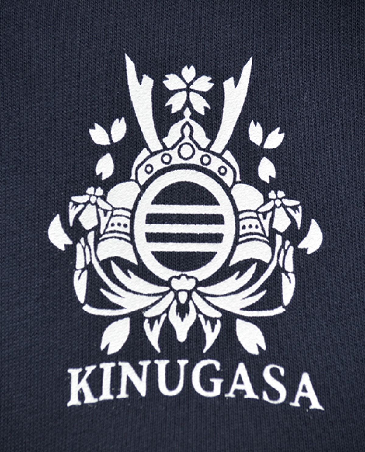 三浦一族の家紋や兜、衣笠名物の菖蒲や桜があしらわれたロゴマーク