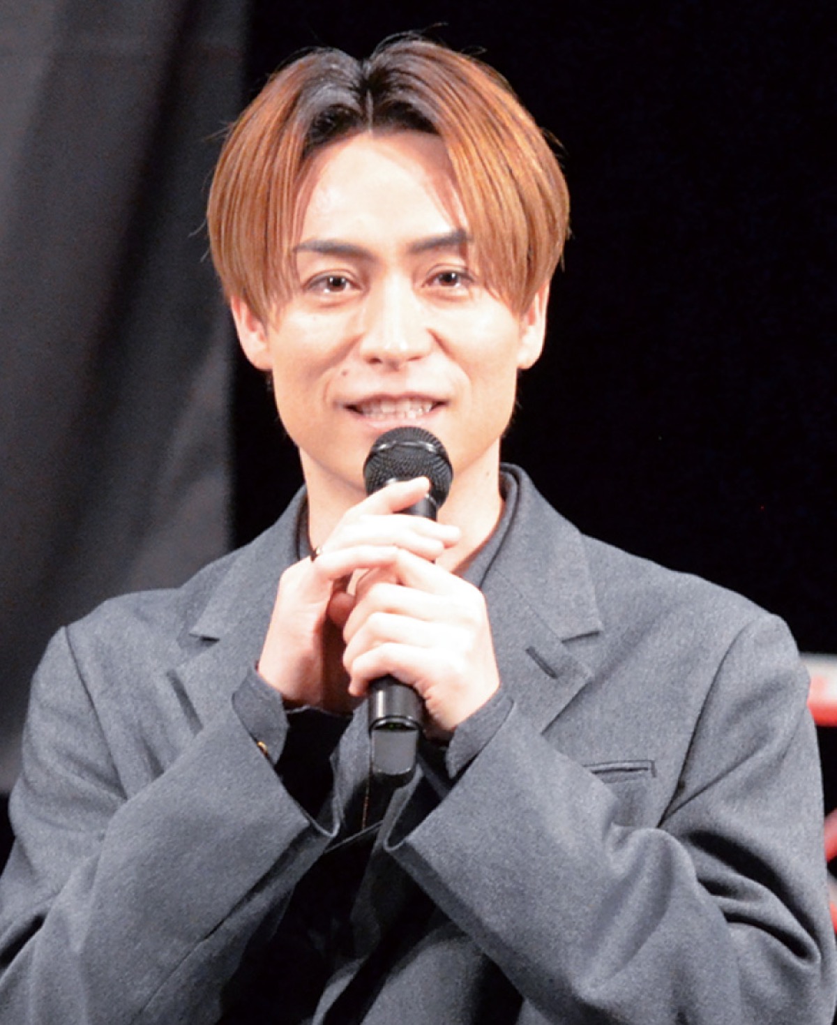 プレゼンターを務めたＥＸＩＬＥ・ＴＥＴＳＵＹＡさん