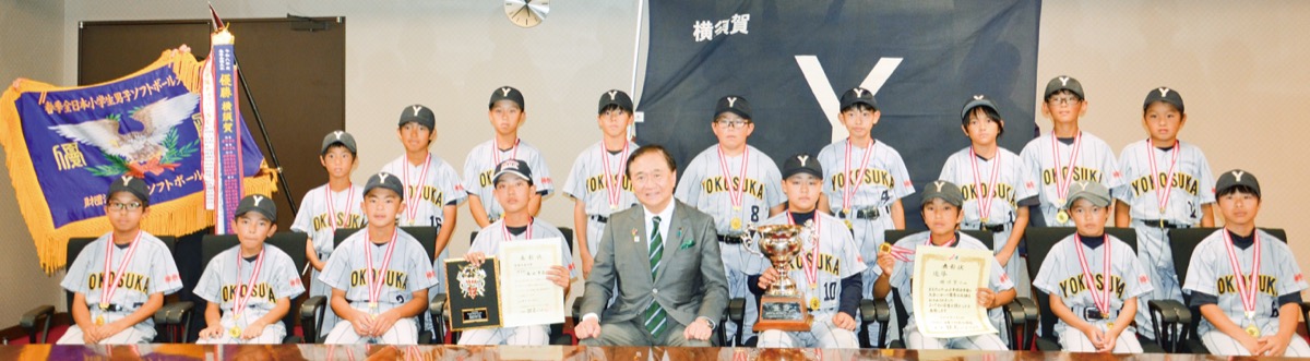 全国優勝で県知事訪問 (写真1)