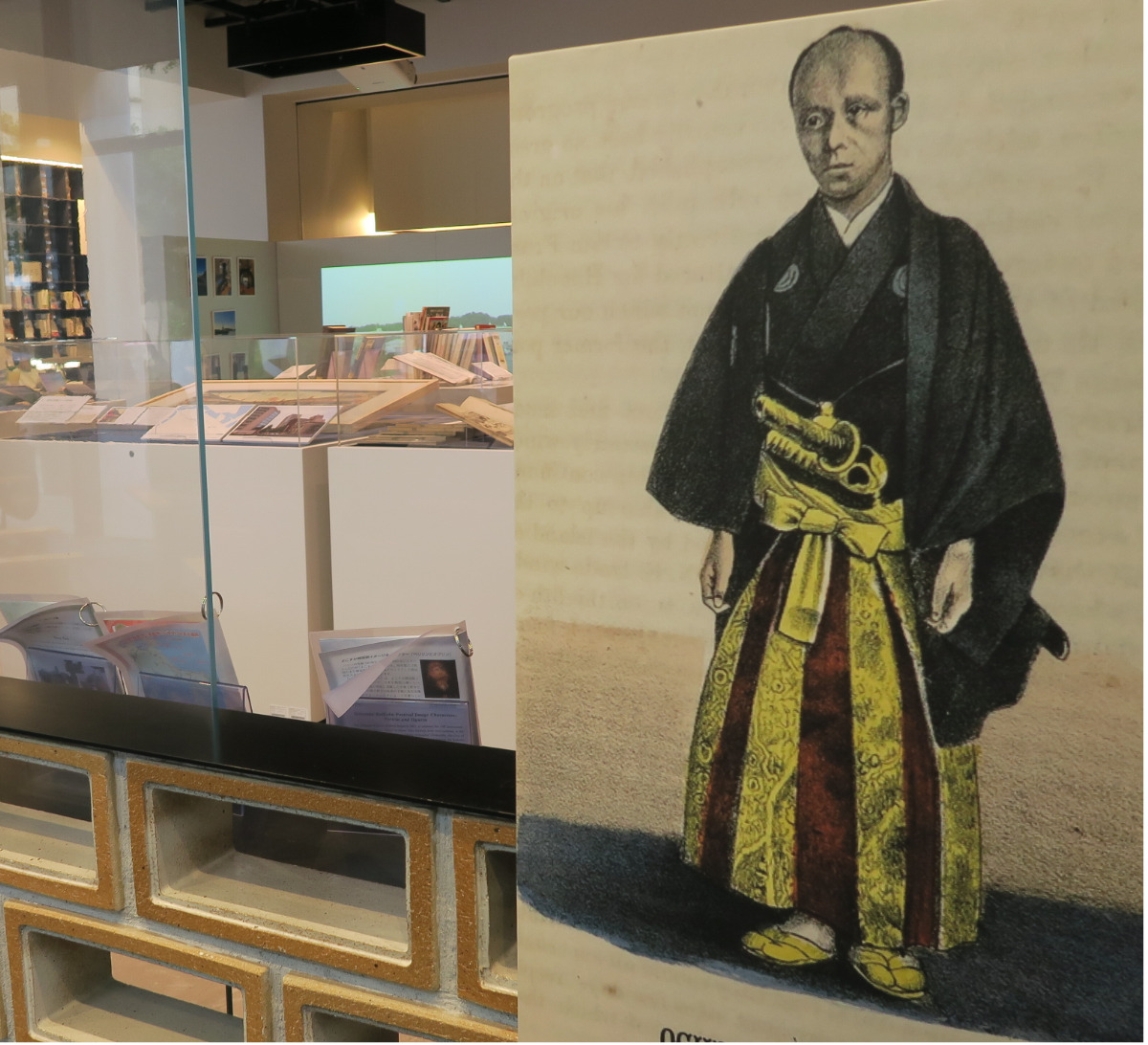 県立図書館で開かれている小栗にまつわる企画展示。来年３月10日まで