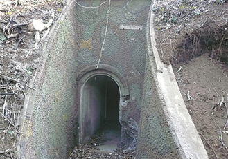 城ケ島砲台の地下壕入口