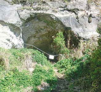 毘沙門洞窟の入口