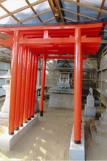 延寿寺に祀られている黒辺稲荷社