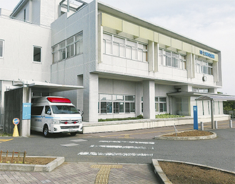 病院で待機する救急車（写真提供／市消防本部）