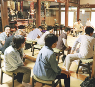 寺本堂で体操教室