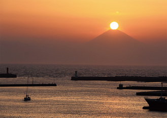 城ヶ島大橋から望む富士山の夕景（写真提供／小林さん）