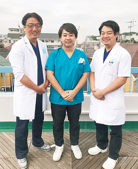 加藤理事長、古屋院長、六角歯科医師（左から）