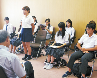 「主体的な授業だった」と学校教育について振り返る、横須賀高校２年の清水萩さん