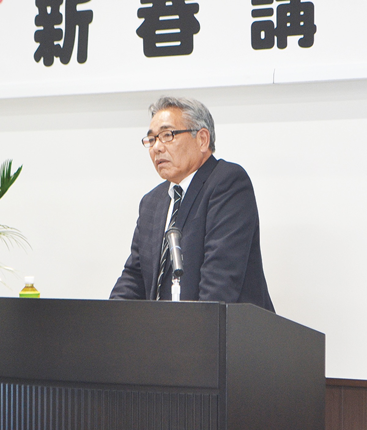 集まった約80人を前に講演した石井さん