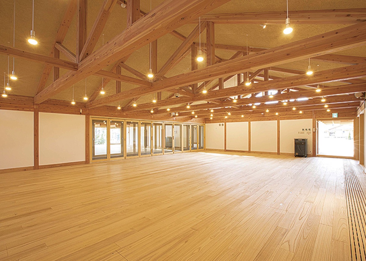 天井部は横須賀市が保存する150年前の西洋館「ティボディエ邸」と同じトラス構造が用いられている
