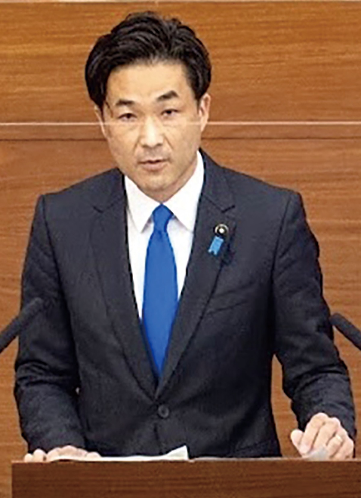 初の代表質問に登壇