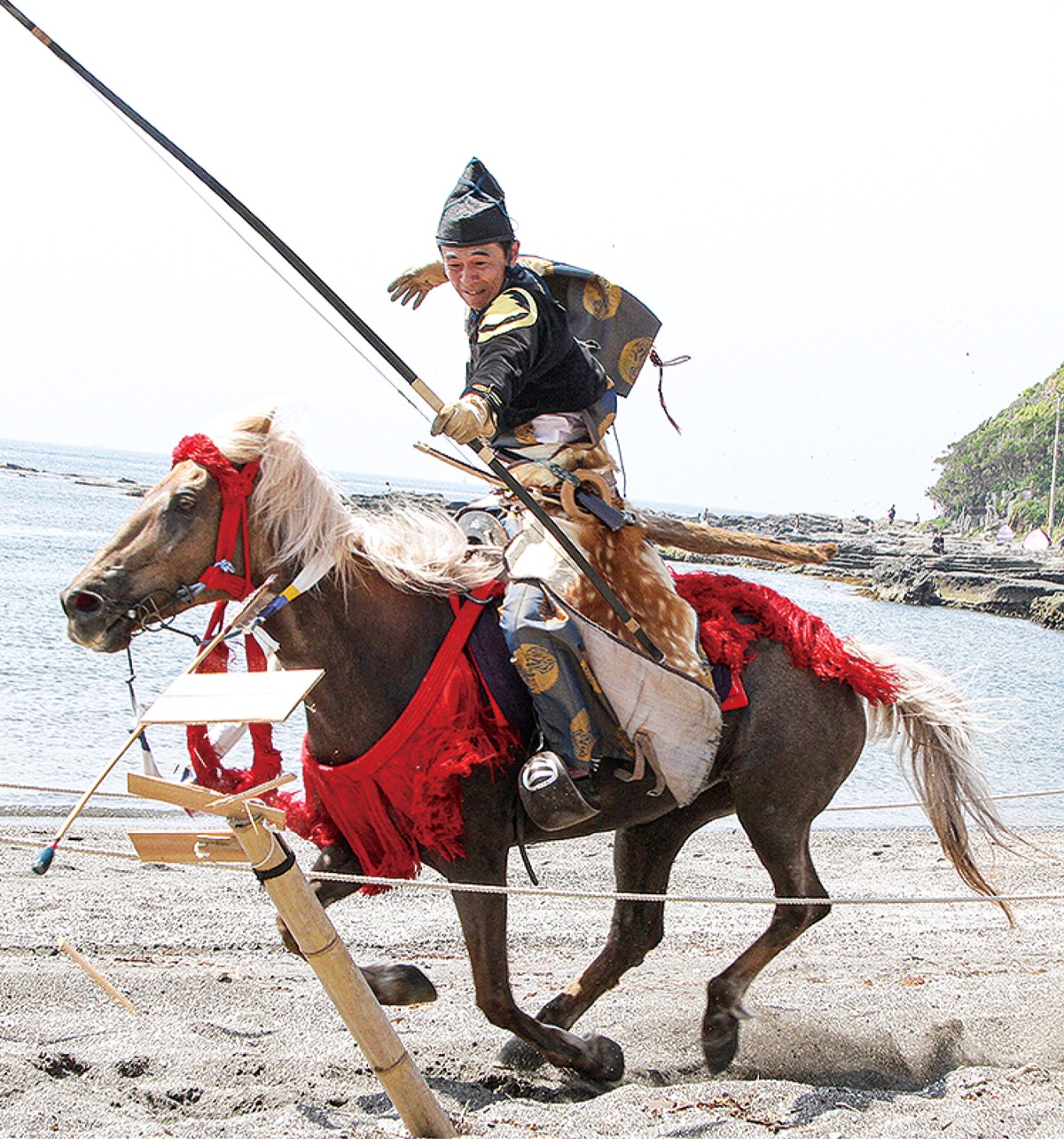 騎馬武者が妙技披露 ５月28日 荒井浜海岸で | 三浦 | タウンニュース