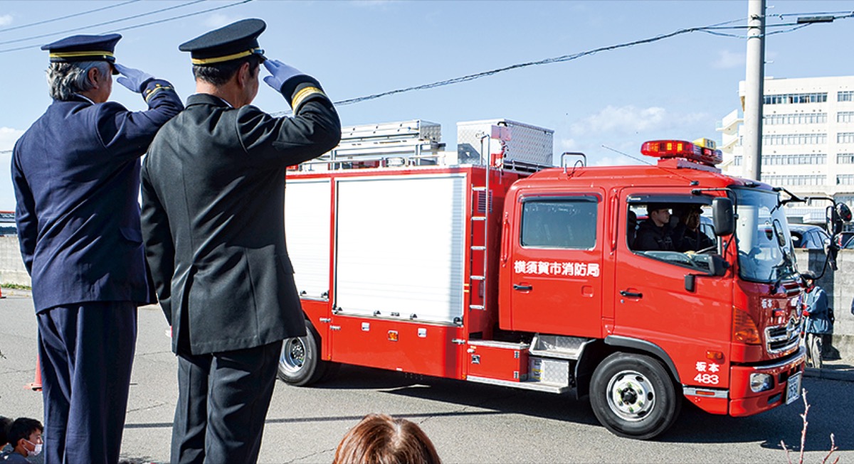 勇ましい真っ赤なボディ
