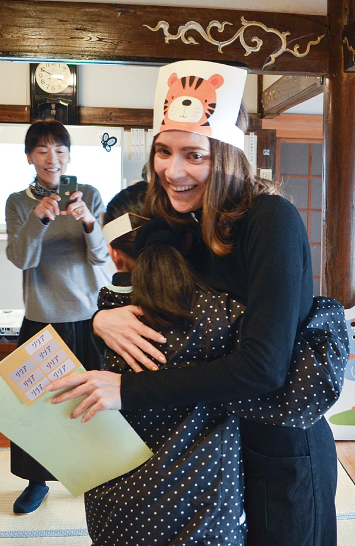 ｢ハグ｣で国際交流