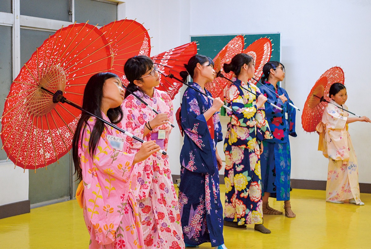 子ども18人、稽古に熱