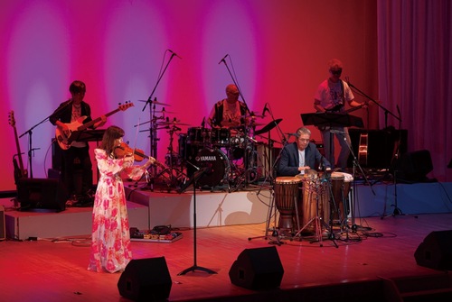 昨年のステージ＝実行委員会提供