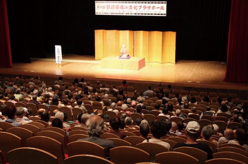 前回の駅前寄席＝松下さん提供