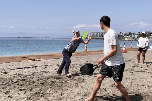 プログラムのひとつ、ビーチテニス＝うぇるま提供