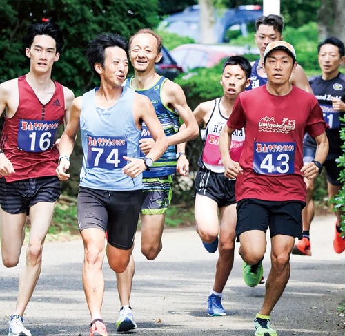 力走するランナーたち＝協会提供