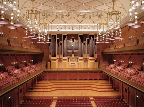 宮崎県立芸術劇場アイザックスターンホール(宮崎県宮崎市／1993年）撮影：須藤宏