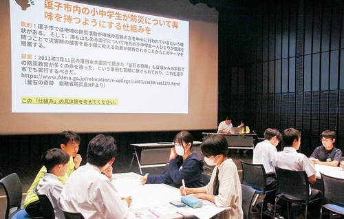 提案の具体策を話し合う参加者