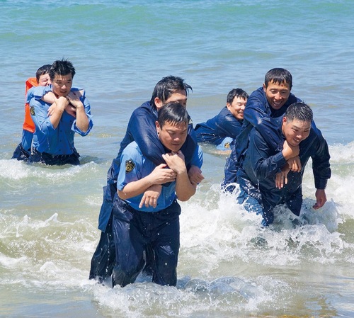 着衣のままの救助で重さを実感