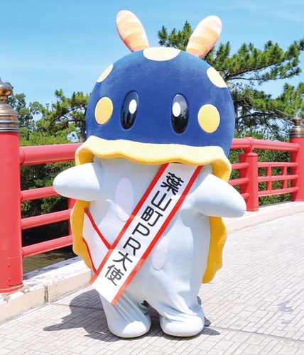 ゆるバースに挑戦するミューシー＝提供