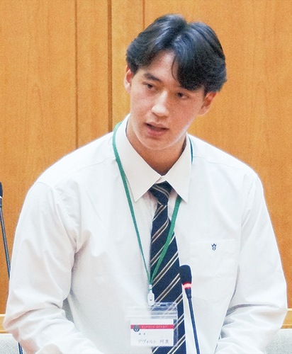 質問するデヴォルト珂泉さん