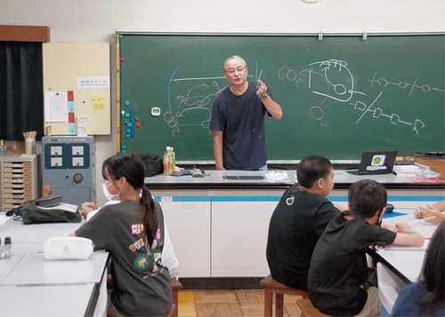 講義をする宮本教授