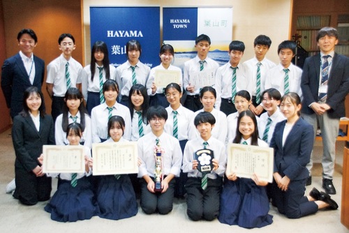 町長を表敬訪問した葉山中吹奏楽部３年生ら