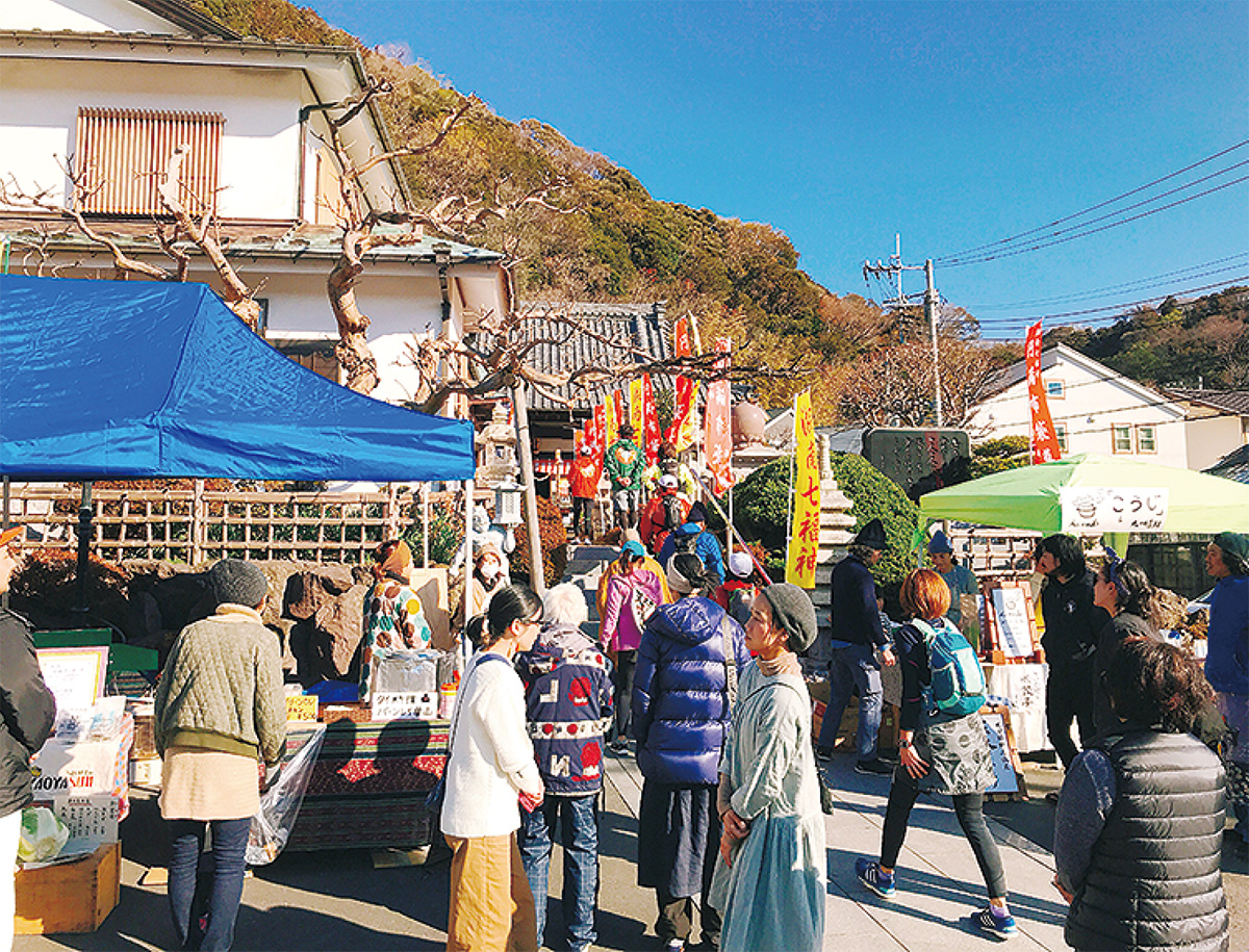 １月に開かれた第１回「福の市」の様子