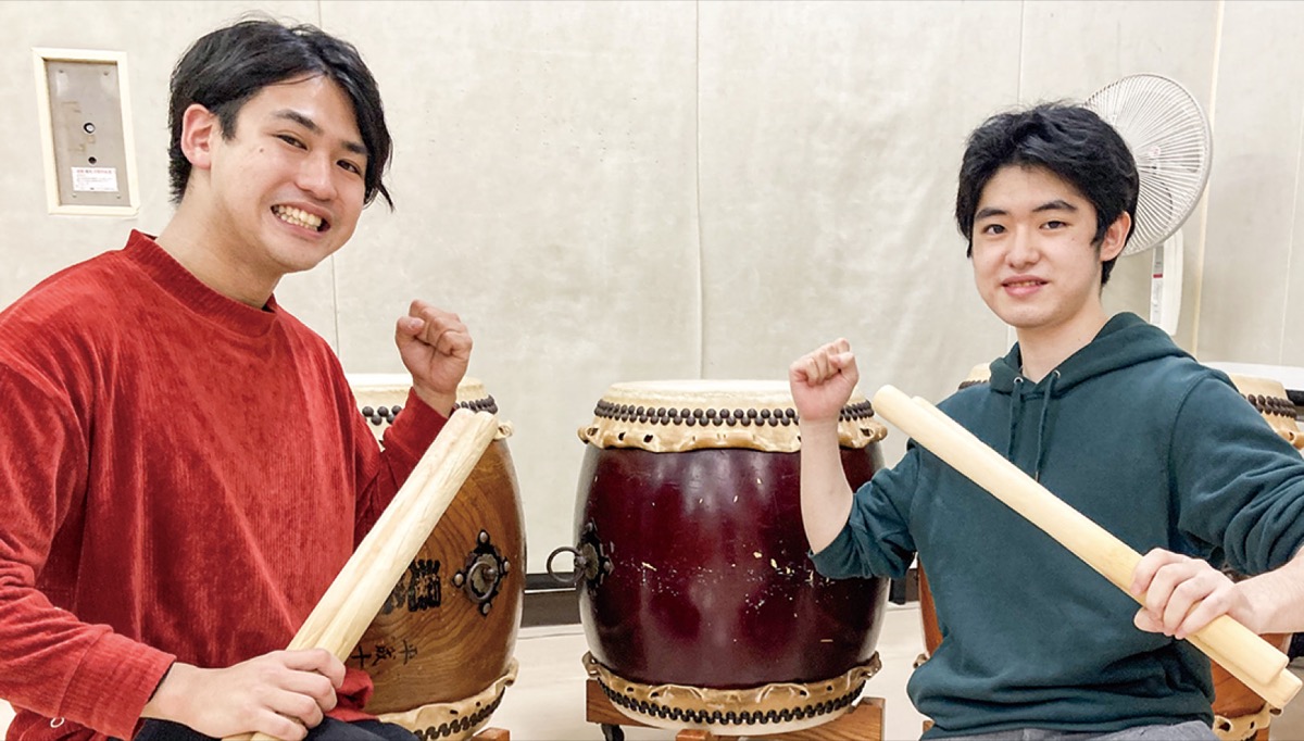 練習を重ねる彩の酒井智彬さん(左)と川島さん