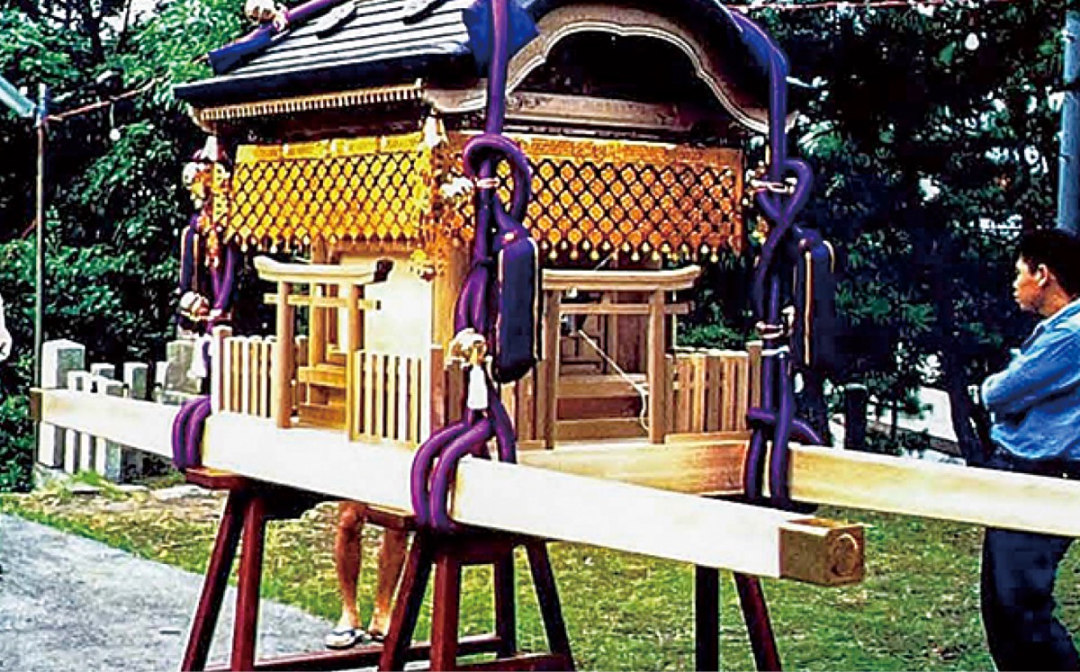 前回の行合祭での神輿は白木のままだった（森山神社氏子総代会提供）