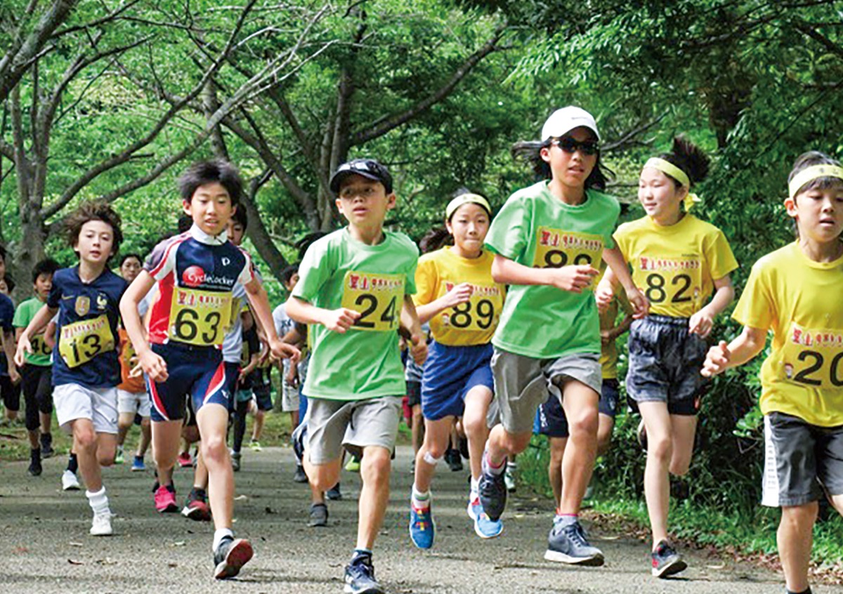 力走する参加者＝実行委員会提供