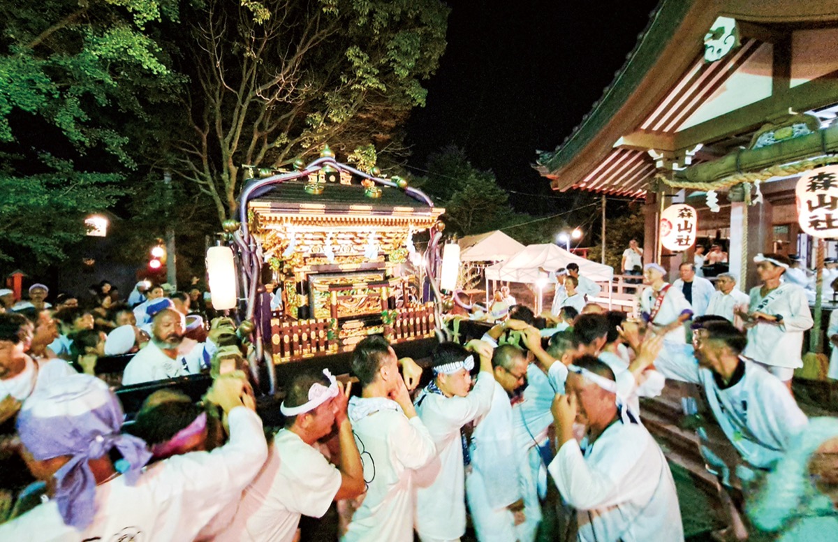 神社に戻ってきた神輿=26日撮影