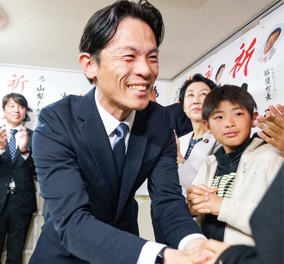 山梨氏、新人抑え４選