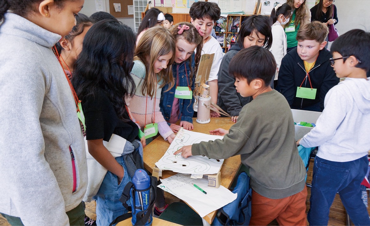 逗子小で児童が親善交流