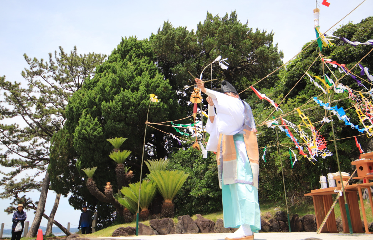 矢を射る「射祓」